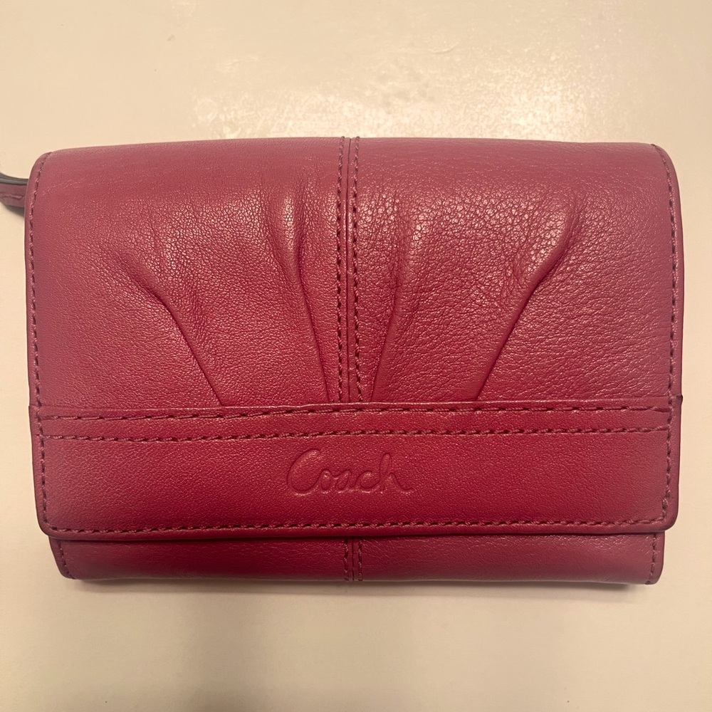 Coach leather wallet Pink in great condition